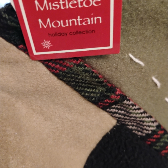 Mistletoe Mountain Holiday Collection Snowman Tree Skirt - Picture 12 of 13